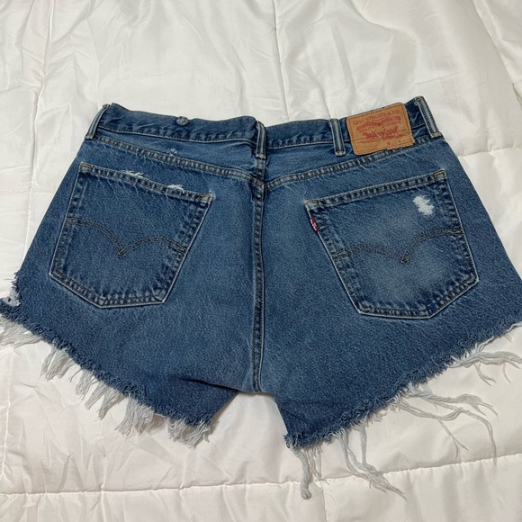 Levi’s 505 high waisted jean shorts - Picture 2 of 3